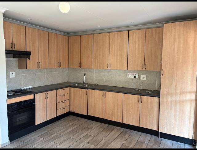 3 BEDROOM FREEHOLD FOR SALE IN WILLOW PARK